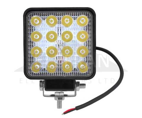 Farol auxiliar LED 9V até 80V 48W 16 LEDs cor branca retangular 109x109mm impermeável IP67 lado direito/esquerdo universal para máquinas agrícolas e diversos veículos